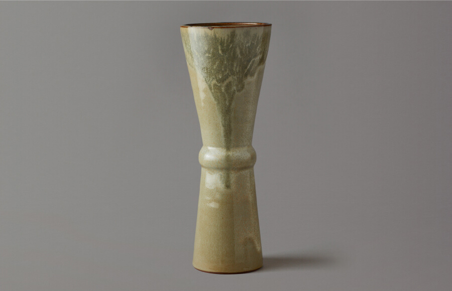 )Takatori white-glazed kinegata (“pounder shaped”) flower vase (white and black glazes)